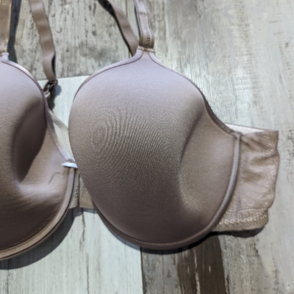 Chantelle Women's C Idéal Back Smoothing Bra38C - Picture 3 of 6